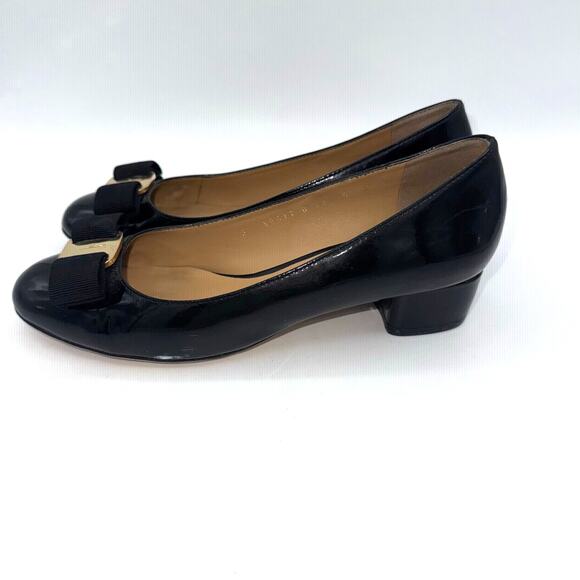 Salvatore Ferragamo Vara black patent leather pumps size 6 - Picture 2 of 10